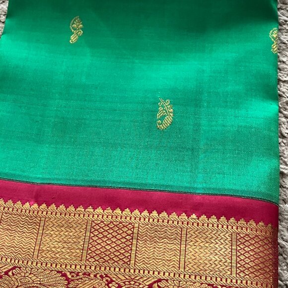Kanchipuram Pure Silk Saree Green with Red Zari Border & Rich Pallu | Bl. Fabric - Picture 9 of 14